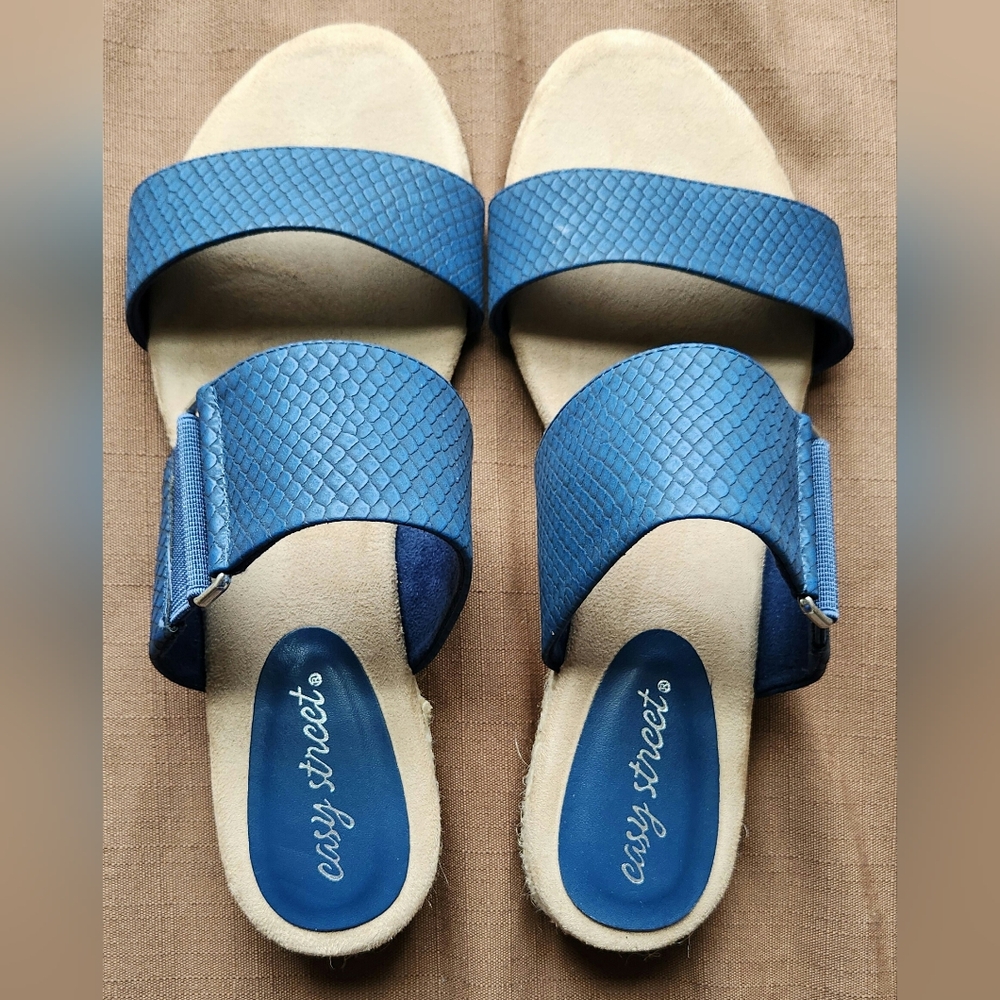 Womens slip on sandals 8 Wide